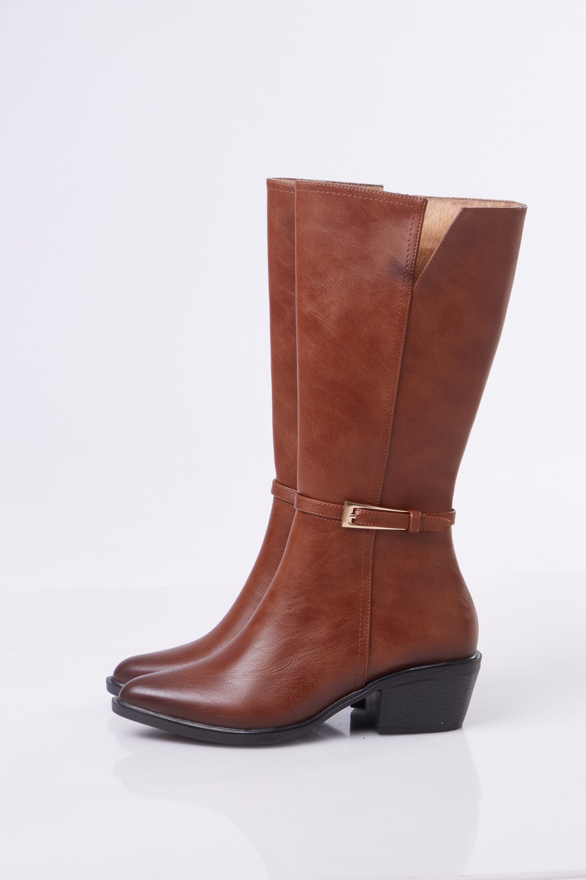 High heel leather boot with belt