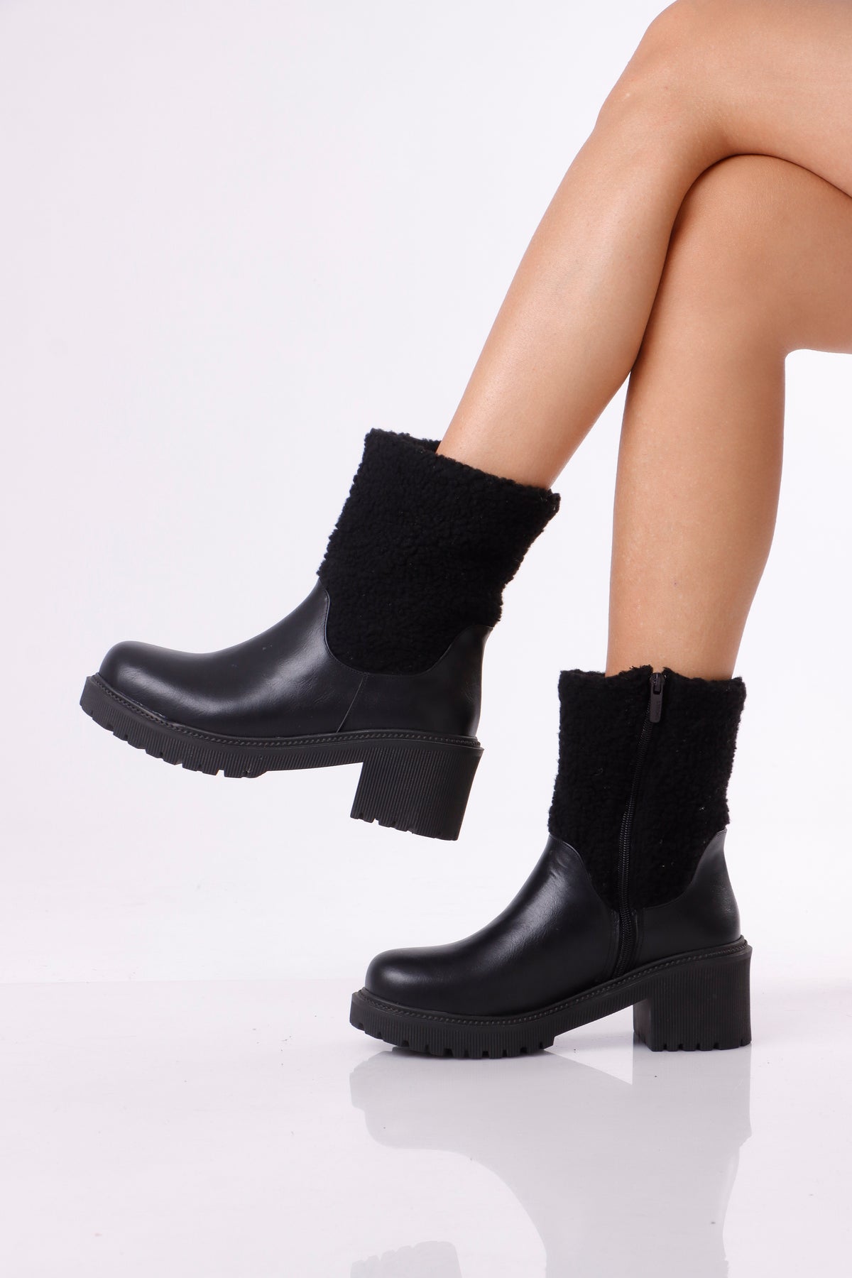 Women’s Lined Ankle Boots with Chunky Sole