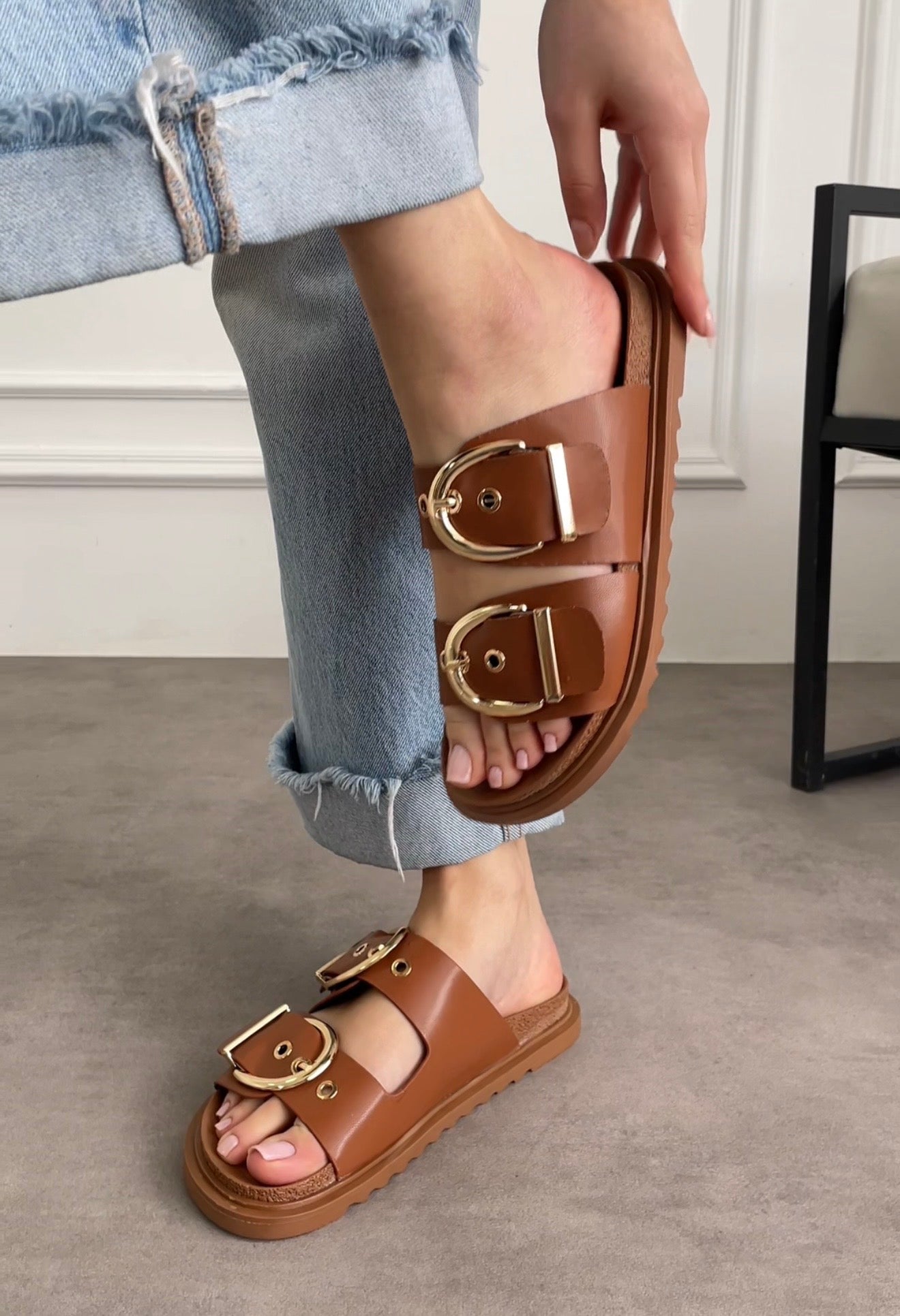 Luna Buckle Slide
