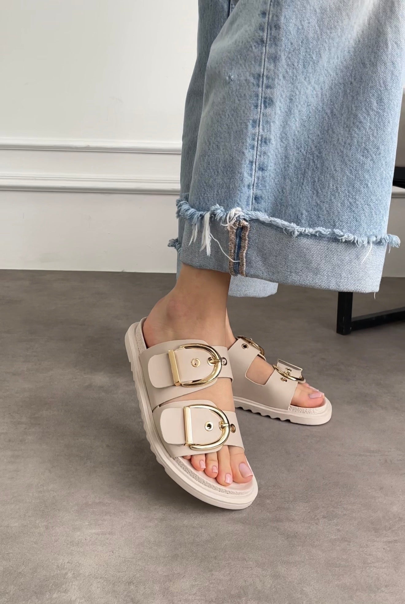 Luna Buckle Slide