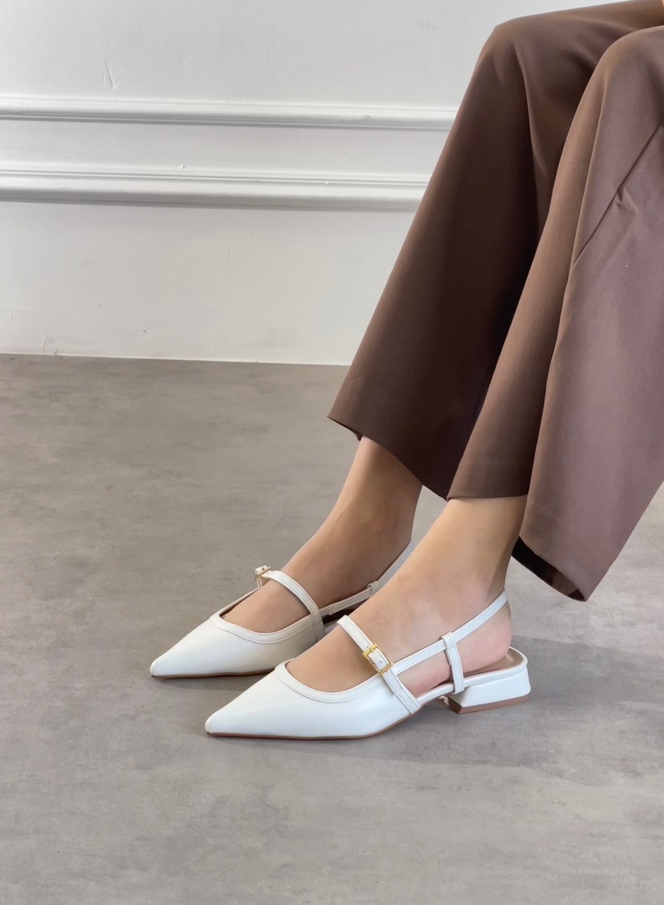 Lia Point Slingback
