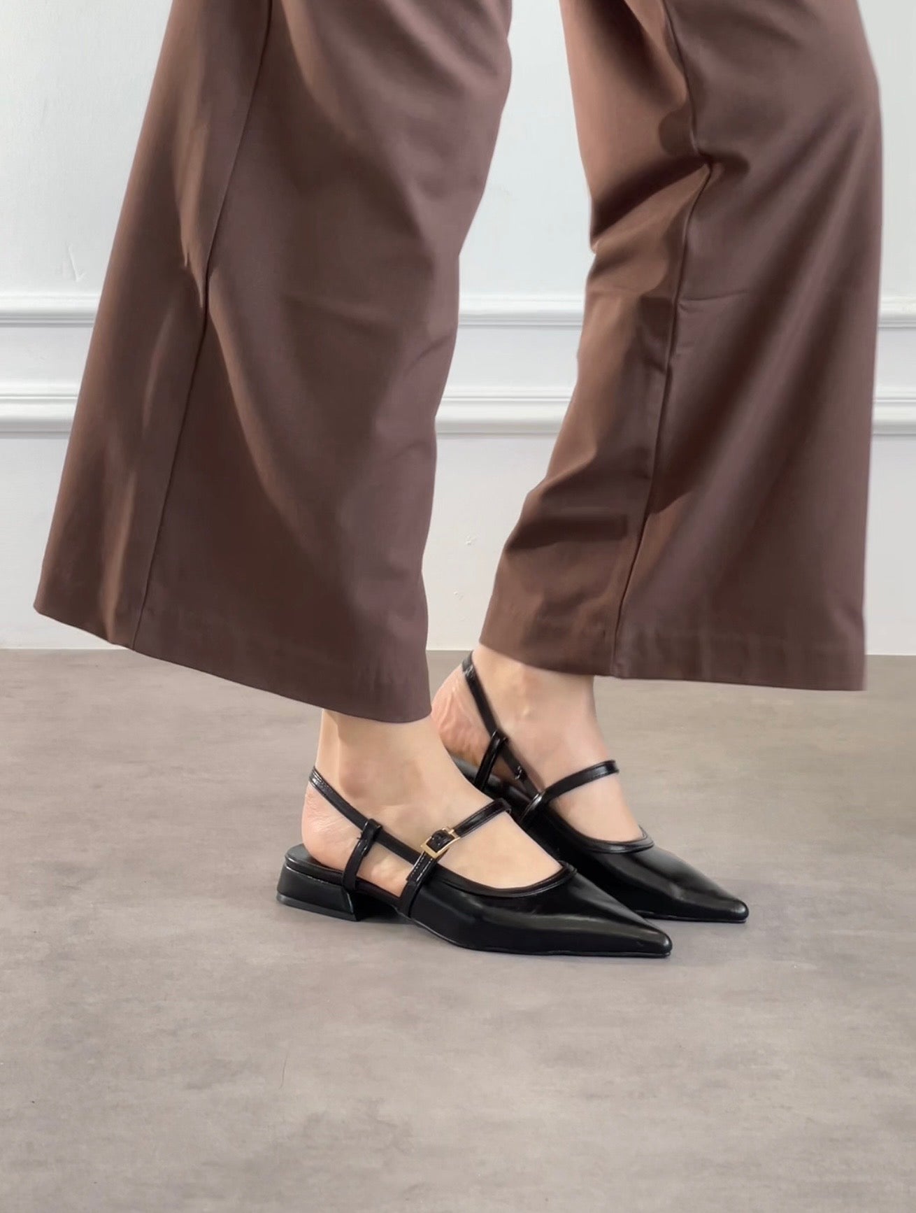 Lia Point Slingback
