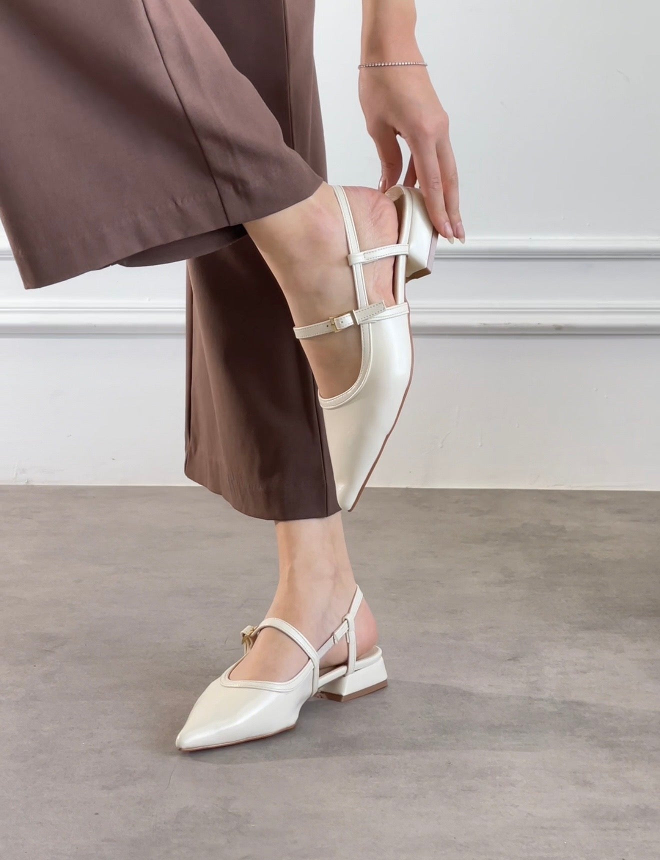 Lia Point Slingback