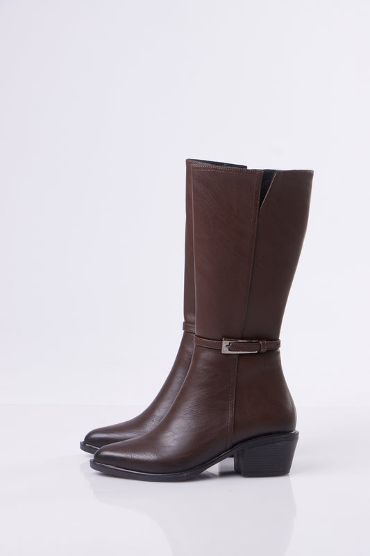 High heel leather boot with belt