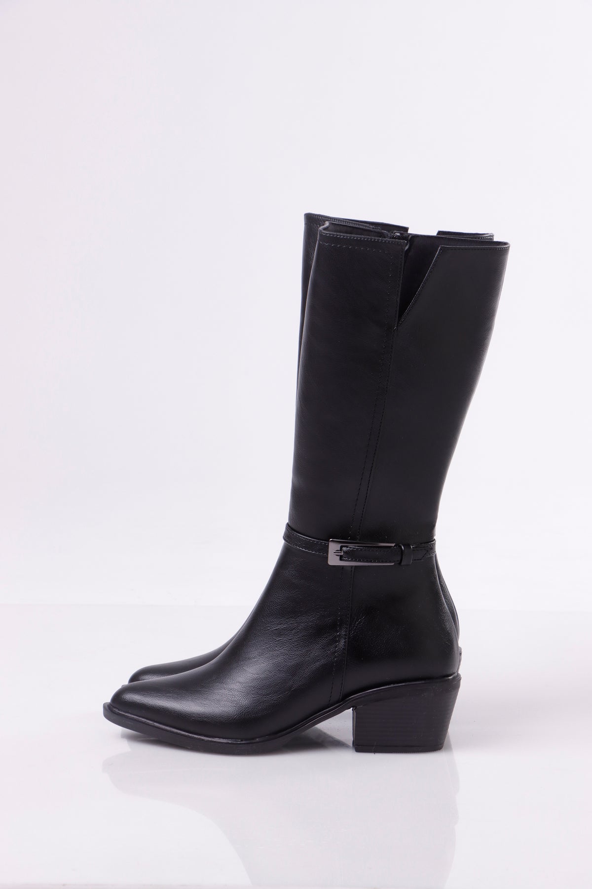 High heel leather boot with belt