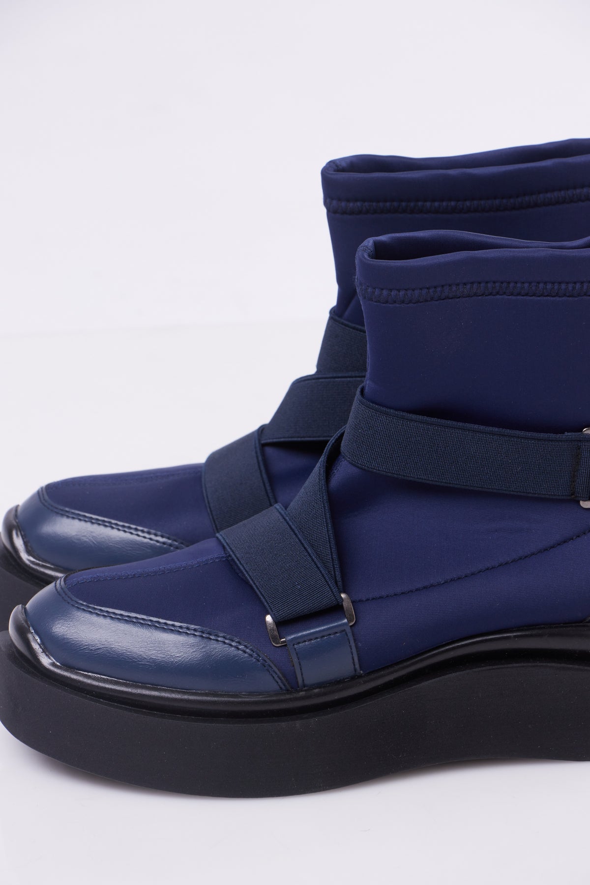Chunky platform boots