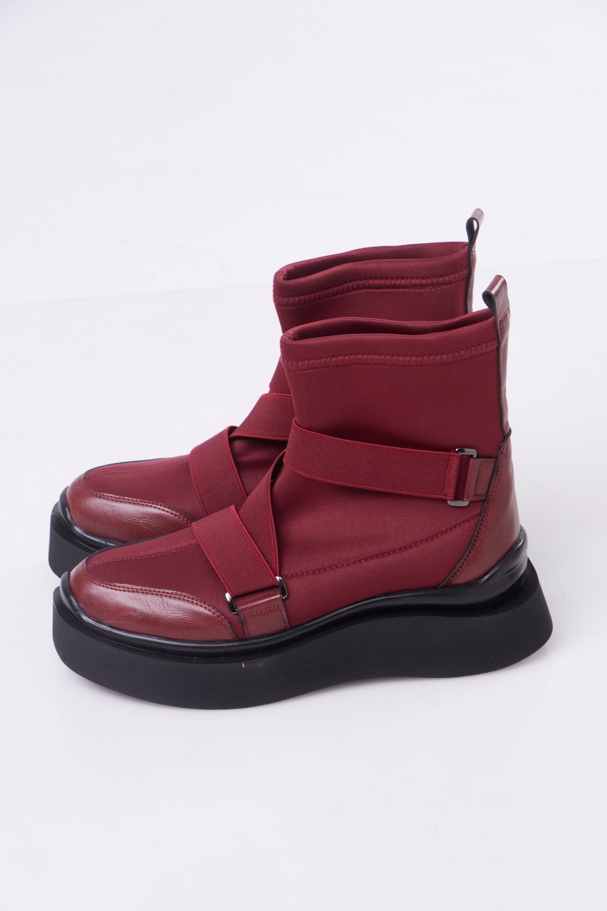 Chunky platform boots