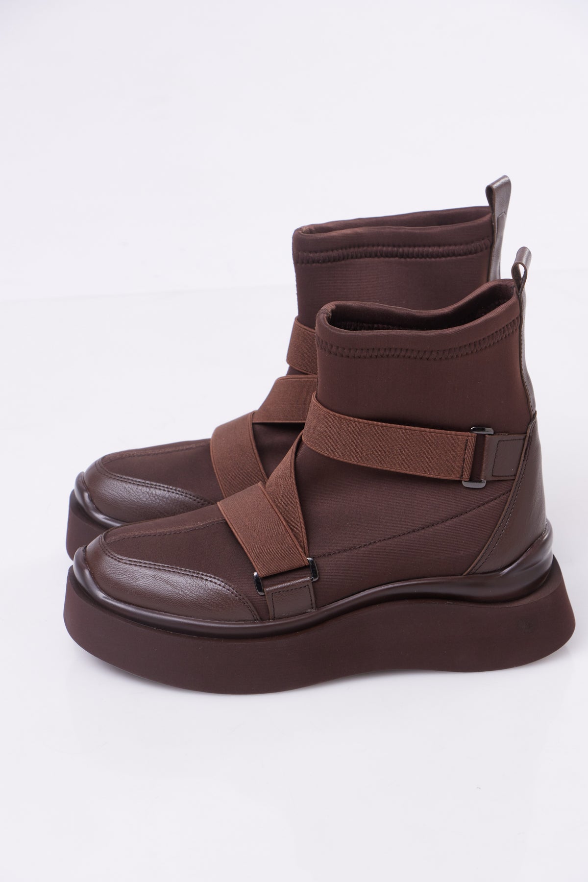 Chunky platform boots