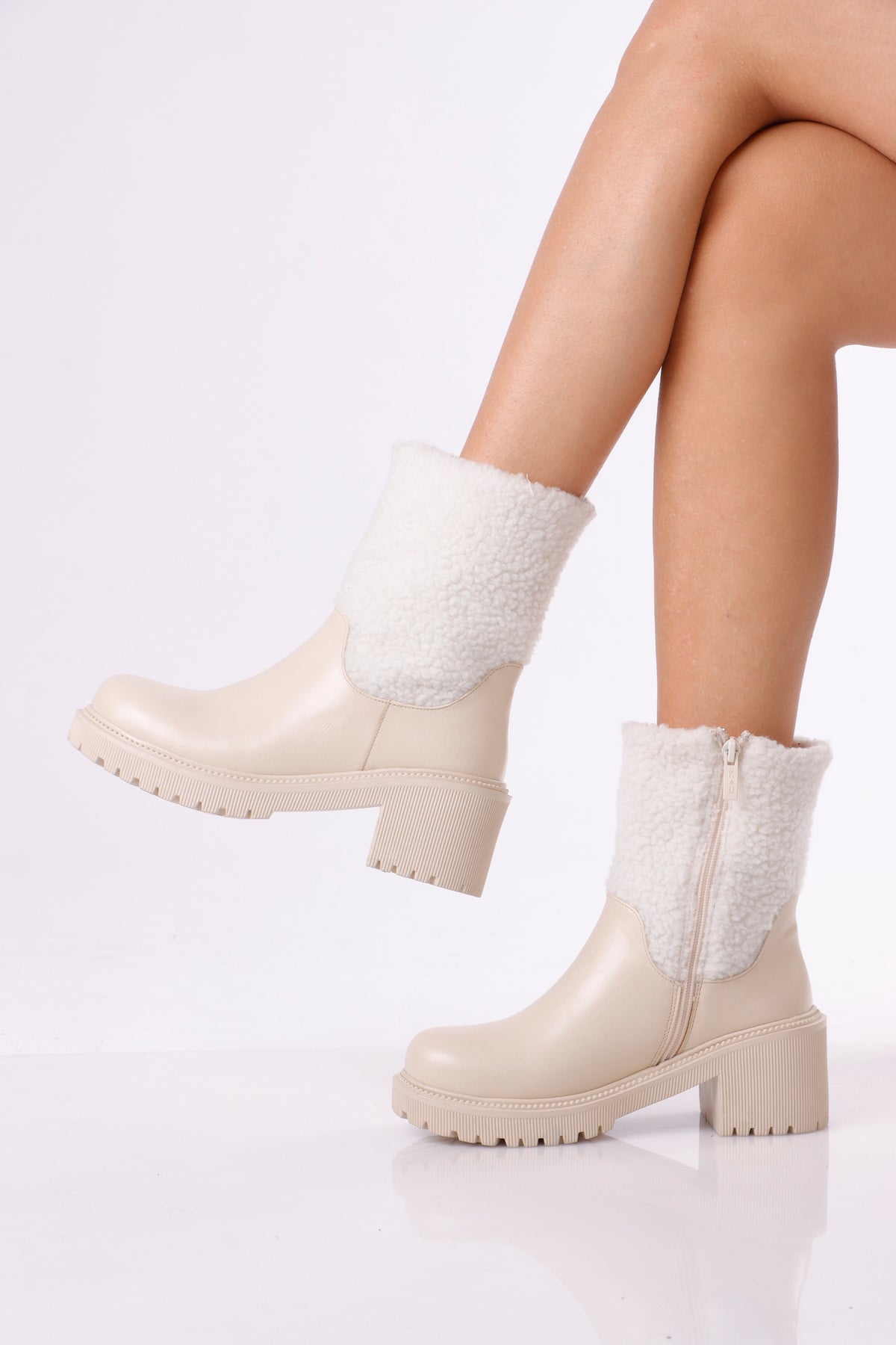 Women’s Lined Ankle Boots with Chunky Sole